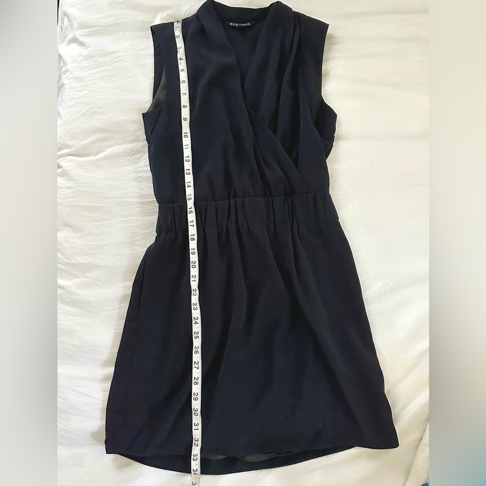 Black Structured Express Sleeveless Dress - Picture 5 of 8
